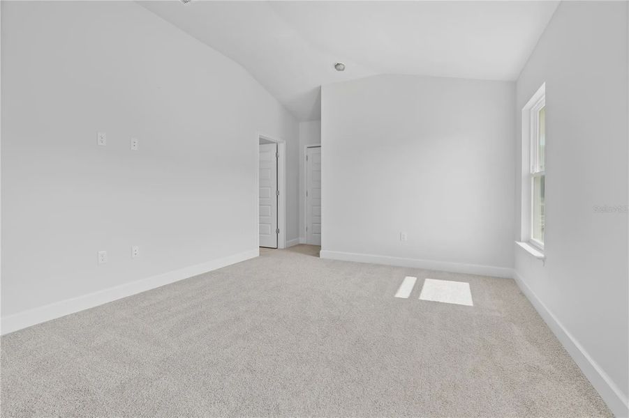 Spacious, unfurnished interior of a new home in Kirkland Farms, Alachua (Image 14).