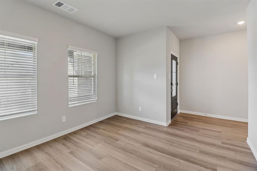 Spacious, unfurnished interior of a new home in Southridge - Signature Series, McKinney (Image 19). Spacious, unfurnished interior of a new home in Southridge - Signature Series, McKinney (Image 19).