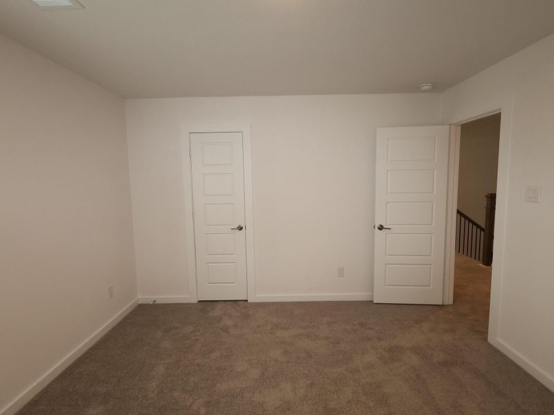Spacious, unfurnished interior of a new home in Summerview, Fulshear (Image 39). Spacious, unfurnished interior of a new home in Summerview, Fulshear (Image 39).