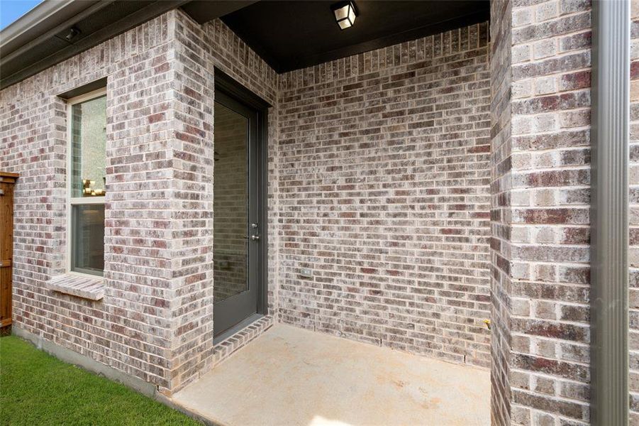 Exterior details and patio area of a home in Walton Ridge, Corinth (Image 3).