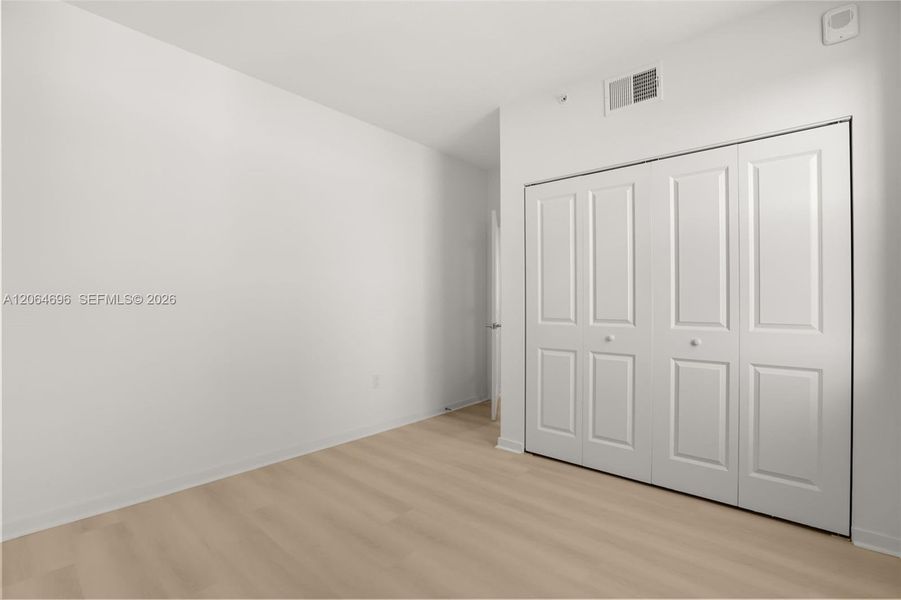 Spacious, unfurnished interior of a new home in , Orlando (Image 24).