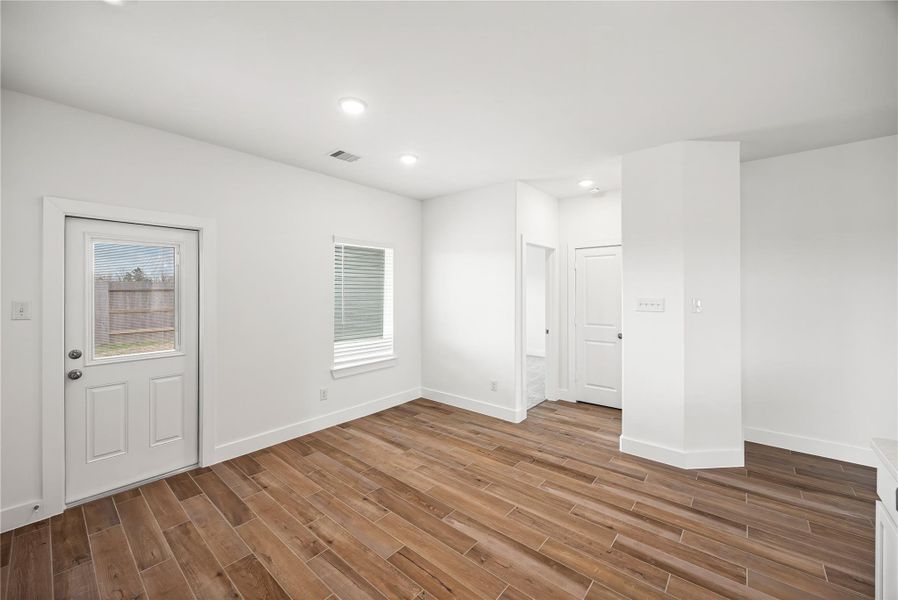 Spacious, unfurnished interior of a new home in River Ranch Meadows, Dayton (Image 14).