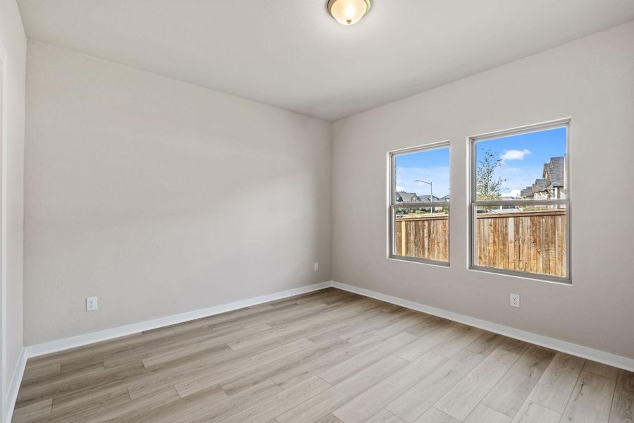 Spacious, unfurnished interior of a new home in Westridge Cove, Conroe (Image 20).