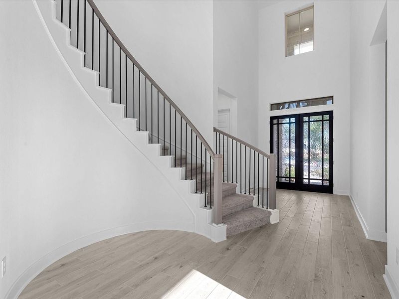 Spacious, unfurnished interior of a new home in Sienna, Missouri City (Image 17).