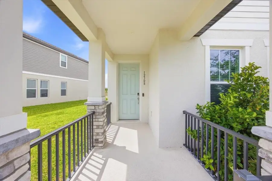 Exterior details and patio area of a home in Highland Ridge, Winter Garden (Image 3).