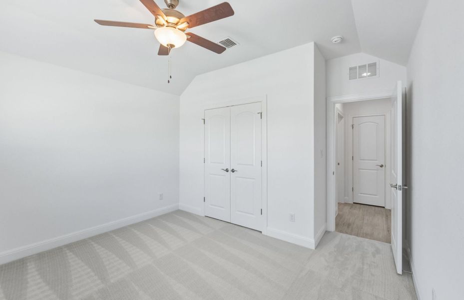 Spacious, unfurnished interior of a new home in Saddleback at Santa Rita Ranch, Liberty Hill (Image 29).