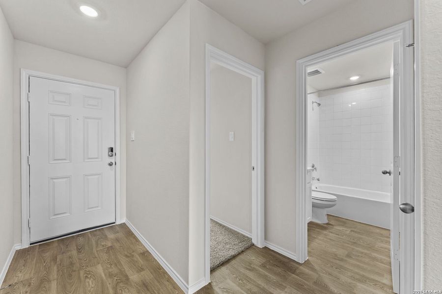 Spacious, unfurnished interior of a new home in Swenson Heights, Seguin (Image 13).
