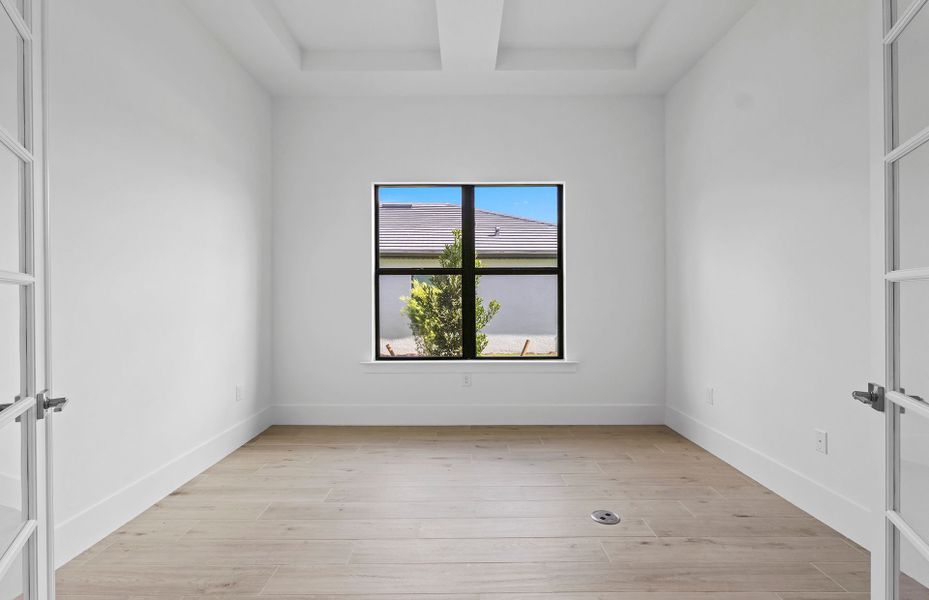 Spacious, unfurnished interior of a new home in Terreno, Naples (Image 15).