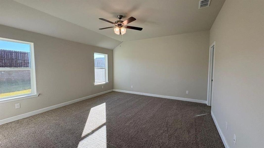 Spacious, unfurnished interior of a new home in Sandstone Estates, Granbury (Image 17). Spacious, unfurnished interior of a new home in Sandstone Estates, Granbury (Image 17).