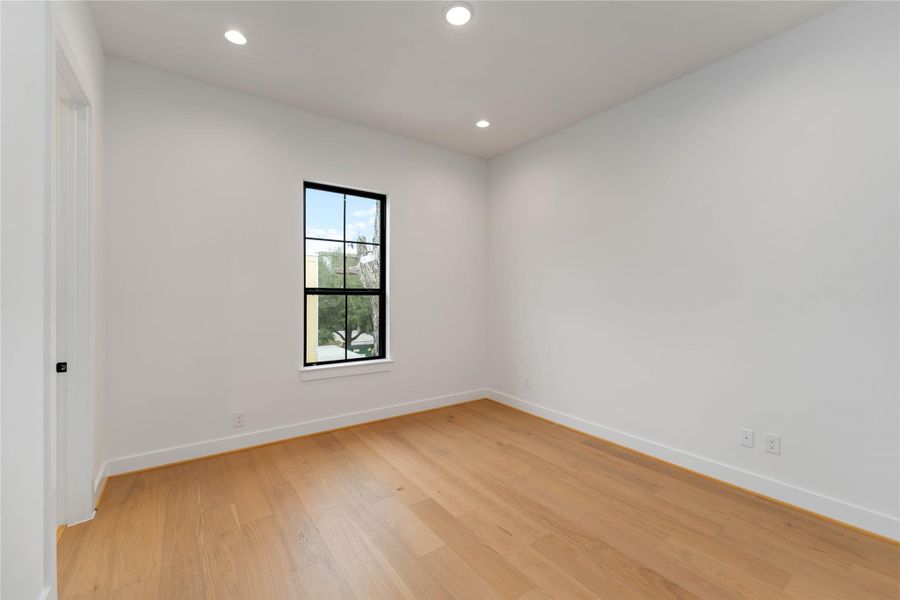 Spacious, unfurnished interior of a new home in , Houston (Image 20).