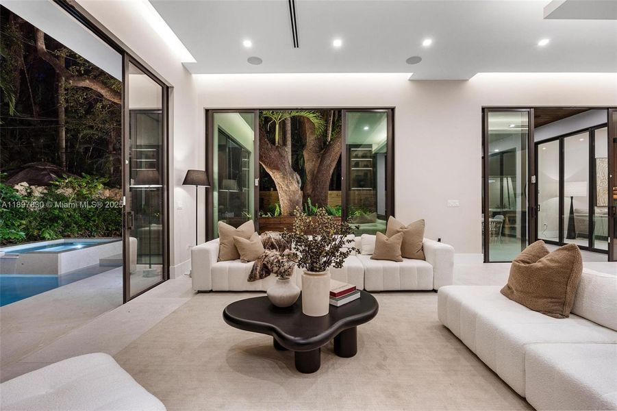 Community amenities in , Miami (Image 45). Community amenities in , Miami (Image 45).