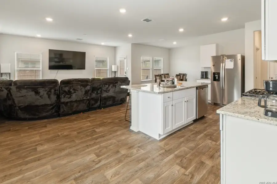 Furnished interior view inside a new home in Avenida, Converse (Image 10).