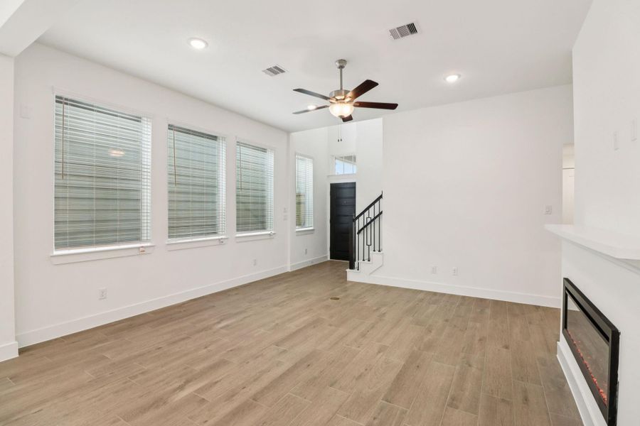 Spacious, unfurnished interior of a new home in Kresston 50's, Montgomery (Image 16).