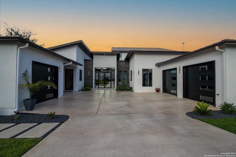 Front exterior of a new home in , San Antonio, TX, highlighting curb appeal (Image 19). Front exterior of a new home in , San Antonio, TX, highlighting curb appeal (Image 19).