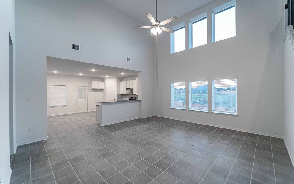 Spacious, unfurnished interior of a new home in Hannah Heights, Seguin (Image 9).