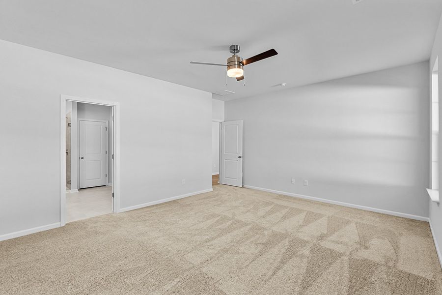 Spacious, unfurnished interior of a new home in Hanes Lake, Winston-Salem (Image 27).