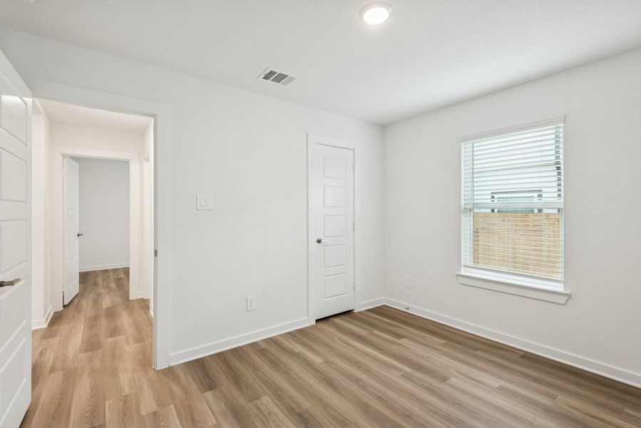 Spacious, unfurnished interior of a new home in Lone Star Landing, Montgomery (Image 18).