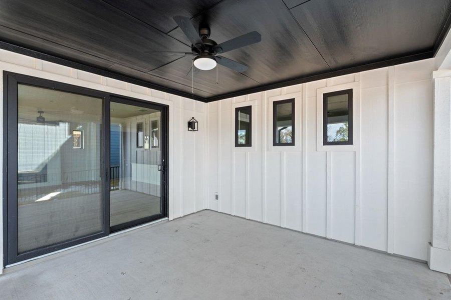 View of patio / terrace with a ceiling fan