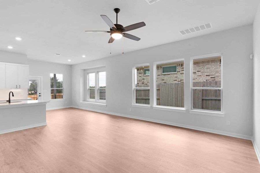 Spacious, unfurnished interior of a new home in Nolina, Georgetown (Image 13).
