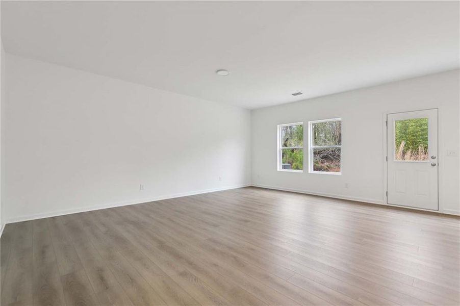 Spacious, unfurnished interior of a new home in The Pointe at Heron Bay, Locust Grove (Image 15).