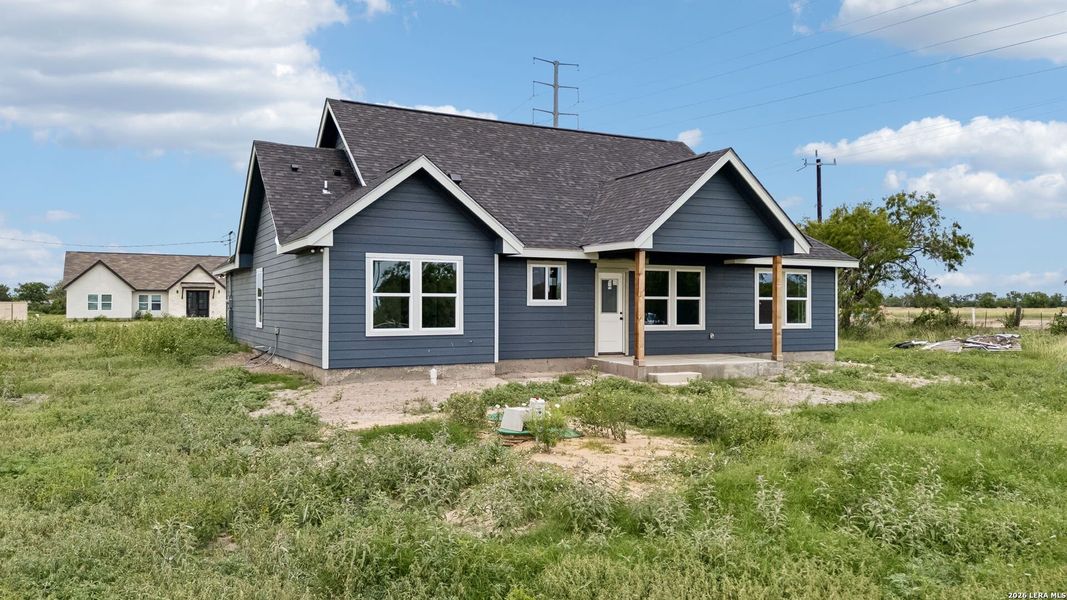Exterior details and patio area of a home in , Natalia (Image 28).