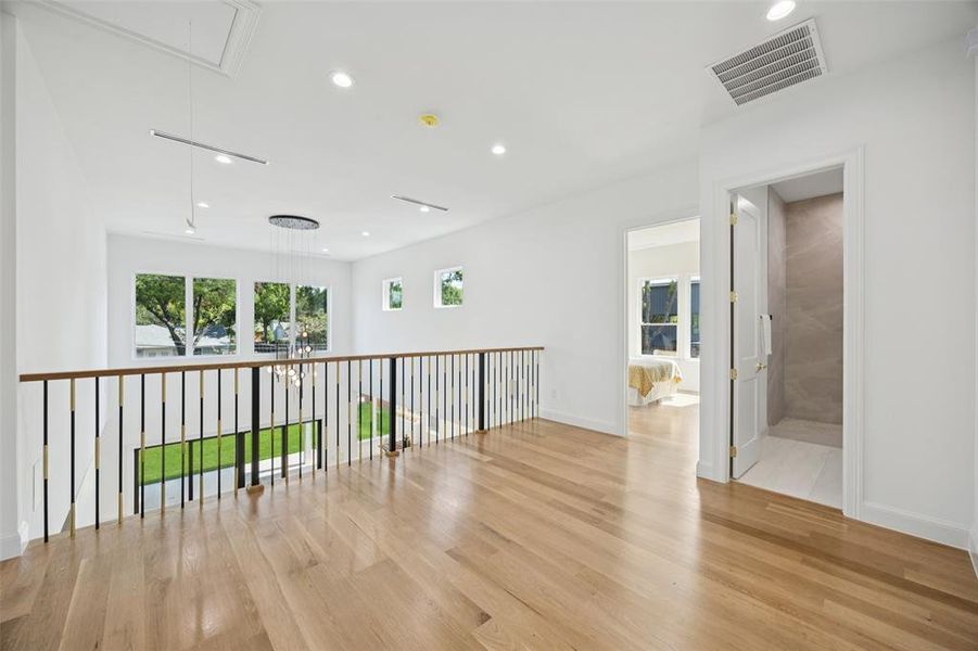 Spacious, unfurnished interior of a new home in , Dallas (Image 34).