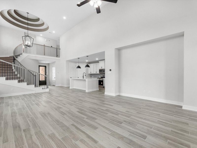 Spacious, unfurnished interior of a new home in Sienna, Missouri City (Image 12).