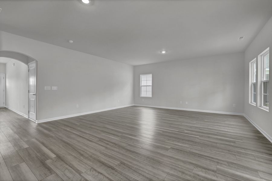 Spacious, unfurnished interior of a new home in River Tide Farms, Bolivia (Image 17).