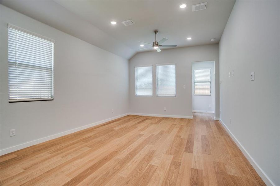 Spacious, unfurnished interior of a new home in , Princeton (Image 20).
