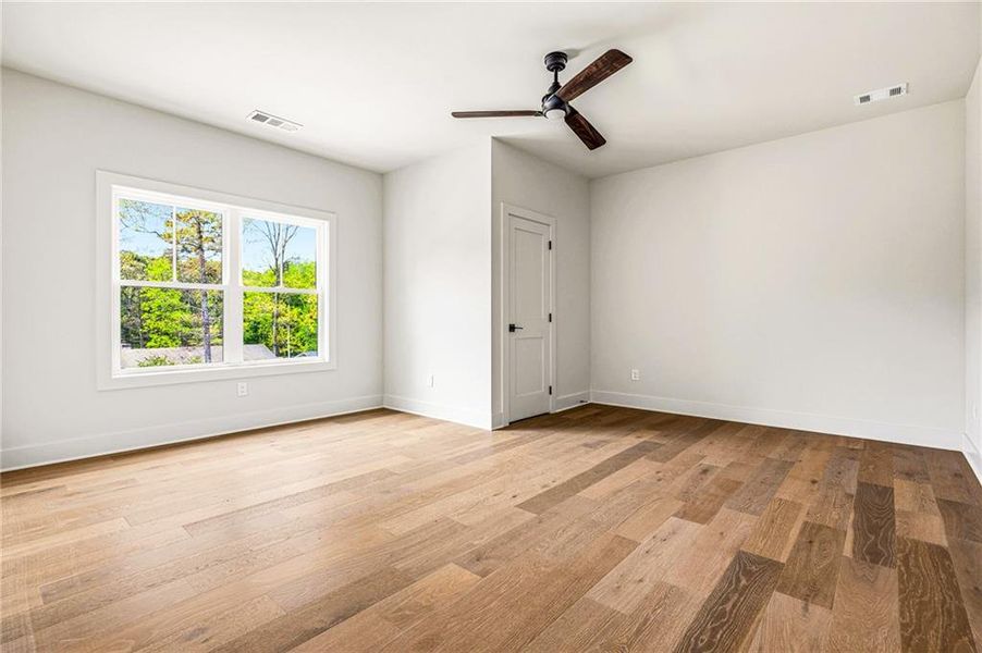 Spacious, unfurnished interior of a new home in , Atlanta (Image 25).