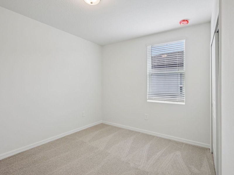 Spacious, unfurnished interior of a new home in The Reserve at Twin Lakes, St. Cloud (Image 11).