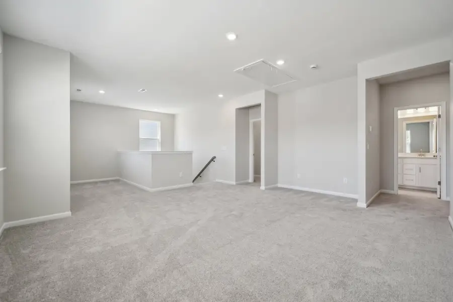 Spacious, unfurnished interior of a new home in The Coves on Lake Wylie, Charlotte (Image 17). Spacious, unfurnished interior of a new home in The Coves on Lake Wylie, Charlotte (Image 17).
