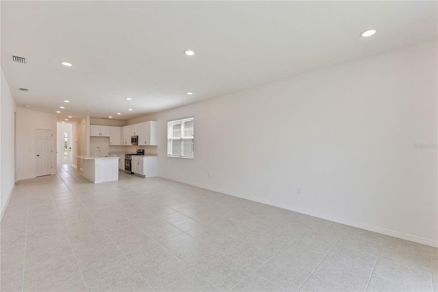 Spacious, unfurnished interior of a new home in Highfield at Twisted Oaks, Wildwood (Image 10).