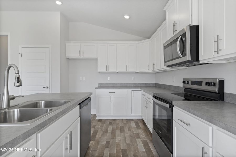 Furnished interior view inside a new home in Summerglen, Jacksonville (Image 6).