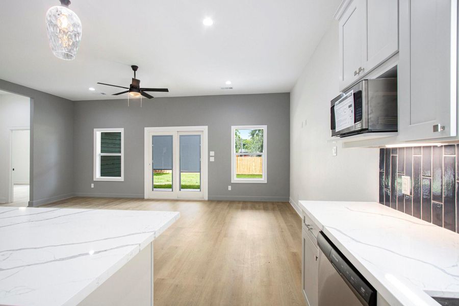 Image 6 of a home in . Image 6 of a home in .