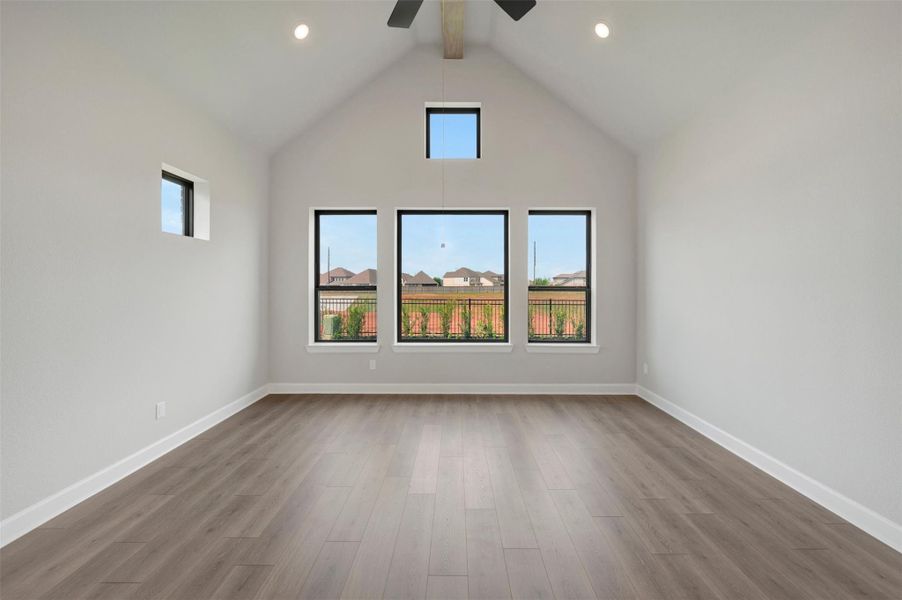 Spacious, unfurnished interior of a new home in Harvest Green 65', Richmond (Image 23).