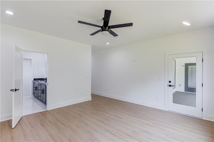 Spacious, unfurnished interior of a new home in , Auburn (Image 31).