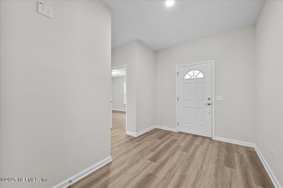 Spacious, unfurnished interior of a new home in , Palatka (Image 19).