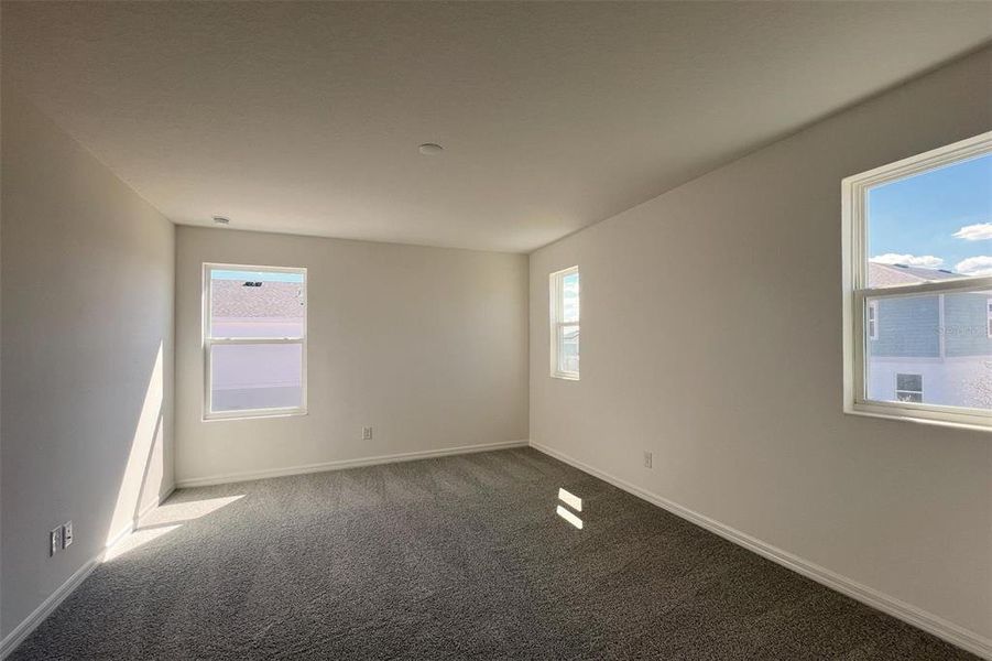 Spacious, unfurnished interior of a new home in Trinity Lakes, Groveland (Image 8).