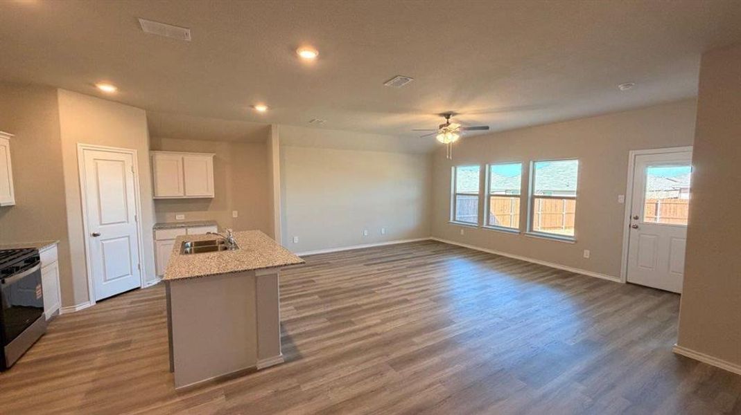 Spacious, unfurnished interior of a new home in Rosewood at Beltmill, Fort Worth (Image 7). Spacious, unfurnished interior of a new home in Rosewood at Beltmill, Fort Worth (Image 7).