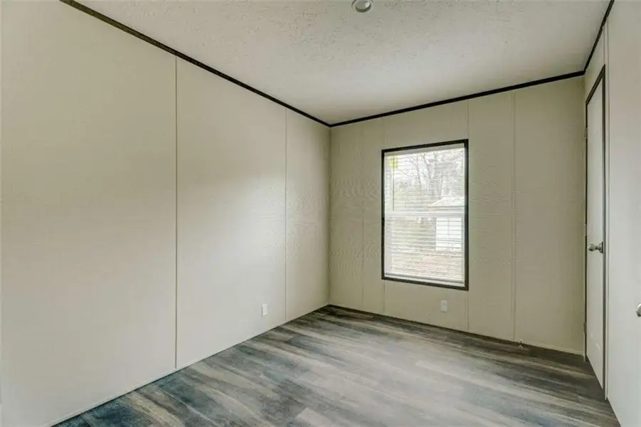 Spacious, unfurnished interior of a new home in , Ellijay (Image 17).