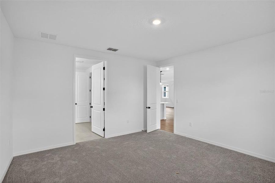 Spacious, unfurnished interior of a new home in Trailside, Mount Dora (Image 22).