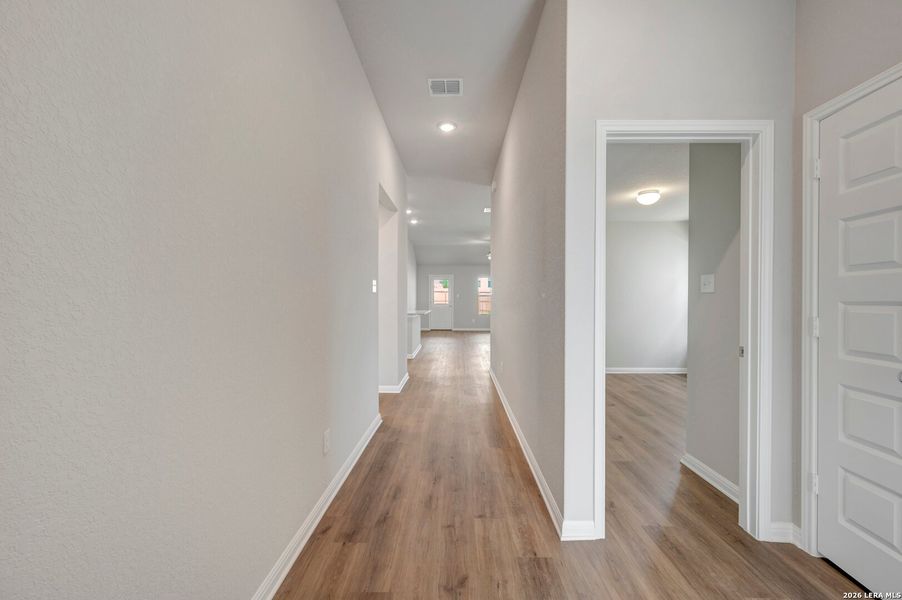 Spacious, unfurnished interior of a new home in Mesquite Ridge, San Antonio (Image 24).