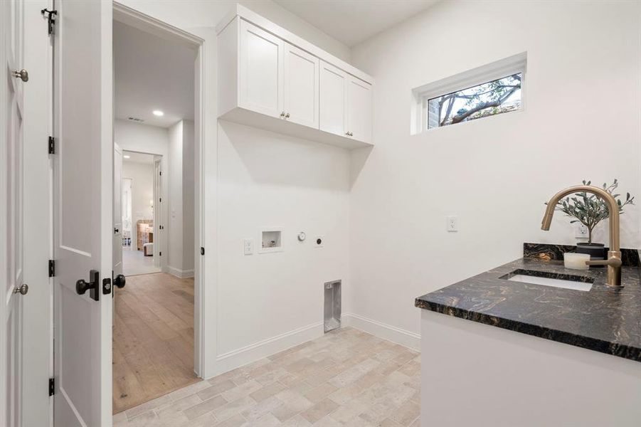 Furnished interior view inside a new home in , Dallas (Image 16). Furnished interior view inside a new home in , Dallas (Image 16).