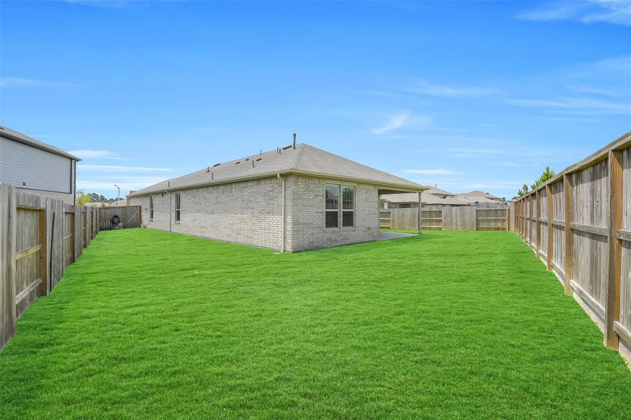 Exterior details and patio area of a home in Mavera, Conroe (Image 23).