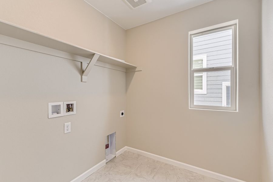 Spacious, unfurnished interior of a new home in The Aurora Highlands, Aurora (Image 19).