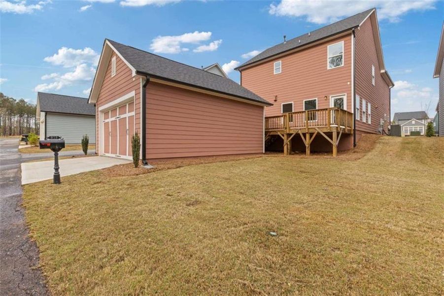 Exterior details and patio area of a home in , Athens (Image 4).