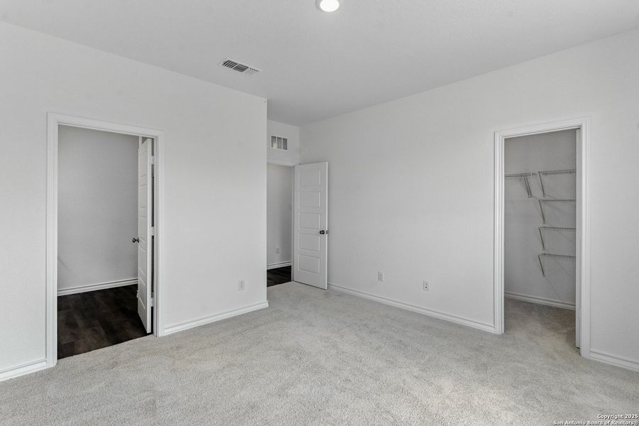Spacious, unfurnished interior of a new home in The Overlook at Creekside, New Braunfels (Image 9). Spacious, unfurnished interior of a new home in The Overlook at Creekside, New Braunfels (Image 9).