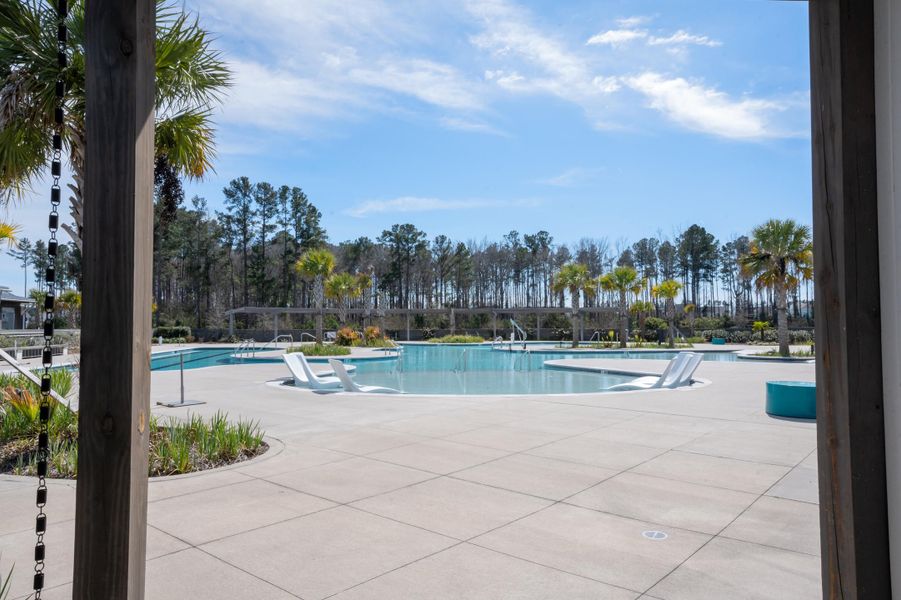 Community amenities in , Summerville (Image 33).