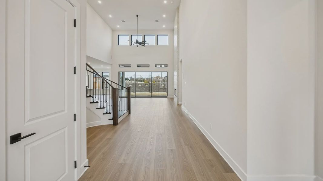 Representative unfurnished interior of a home built from the Lakewood by Chesmar Homes in Attwater 65's, Waller (Image 16).